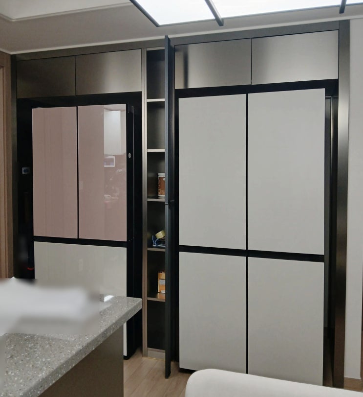부산 · 삼한골든뷰 주방 장식장 실제 시공 사진